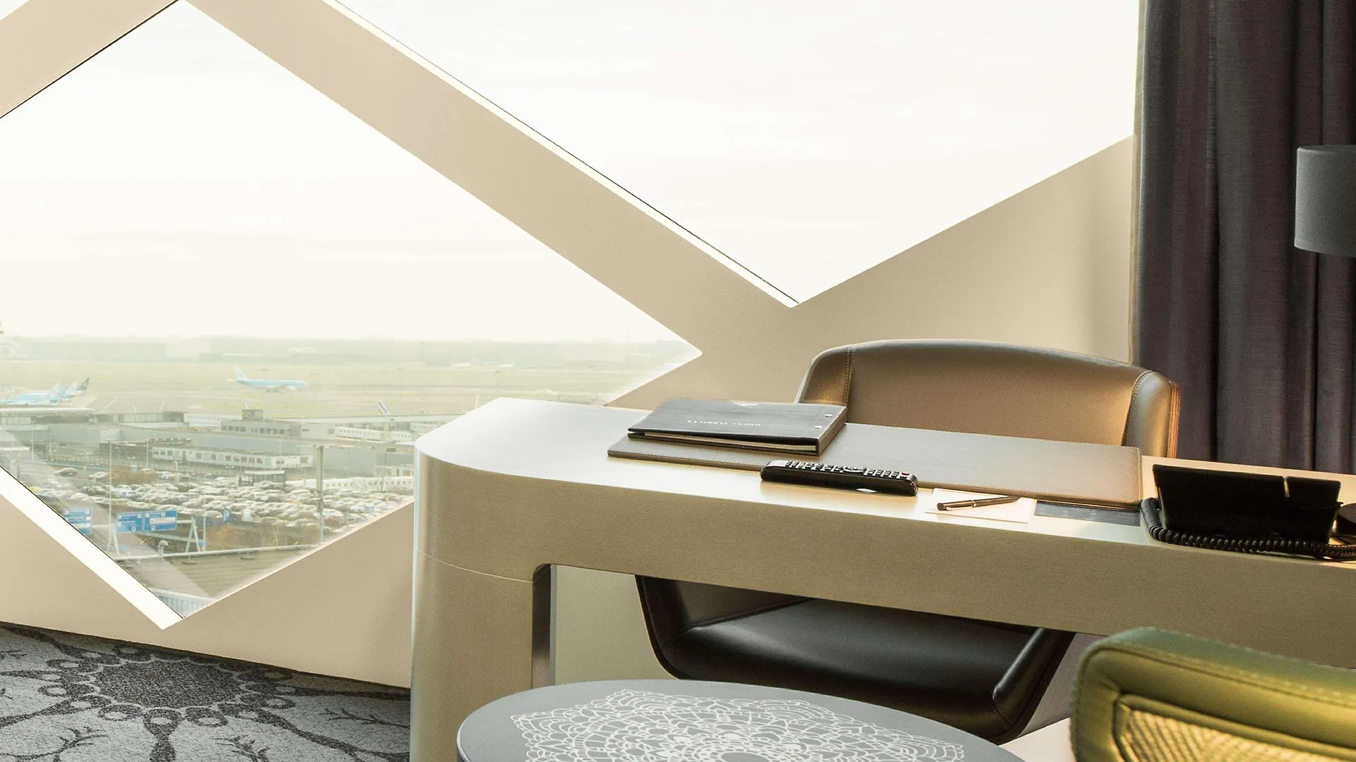 Hotel Hilton Amsterdam Airport Schiphol 4*,