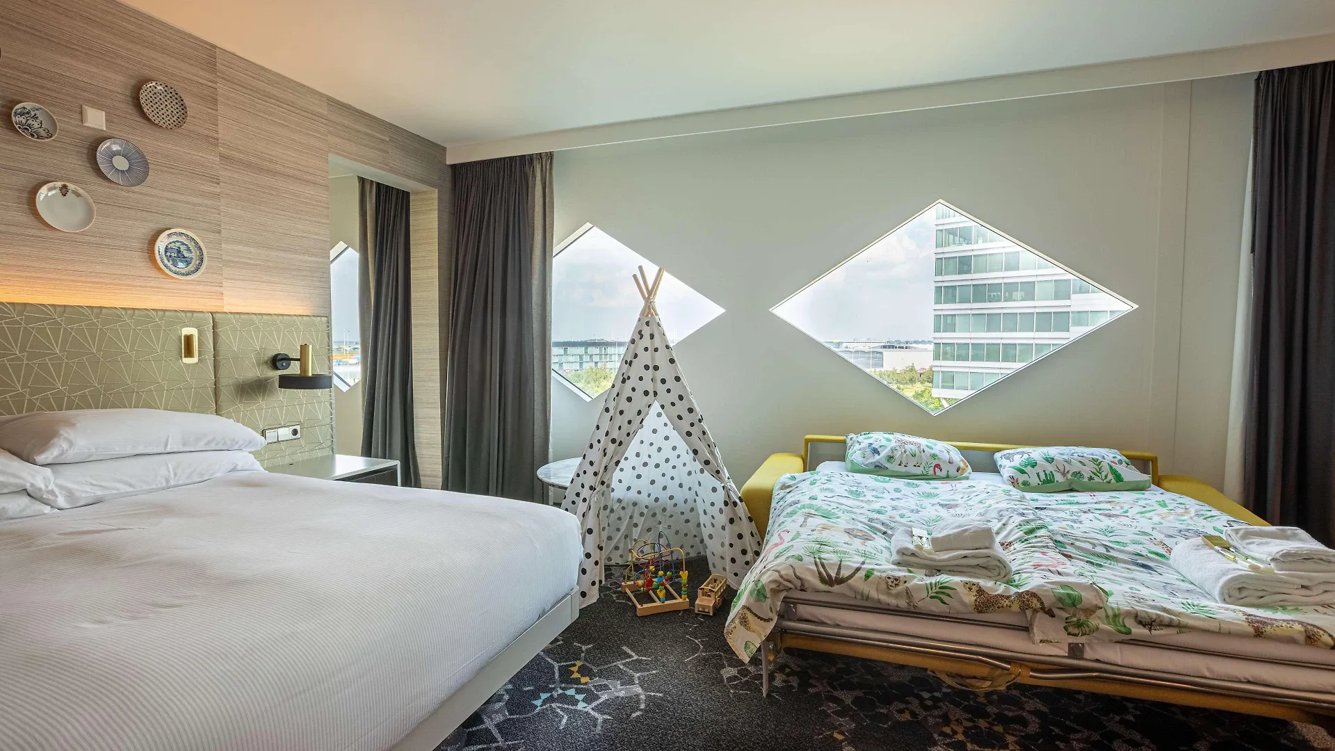 Hotel Hilton Amsterdam Airport Schiphol 4*,
